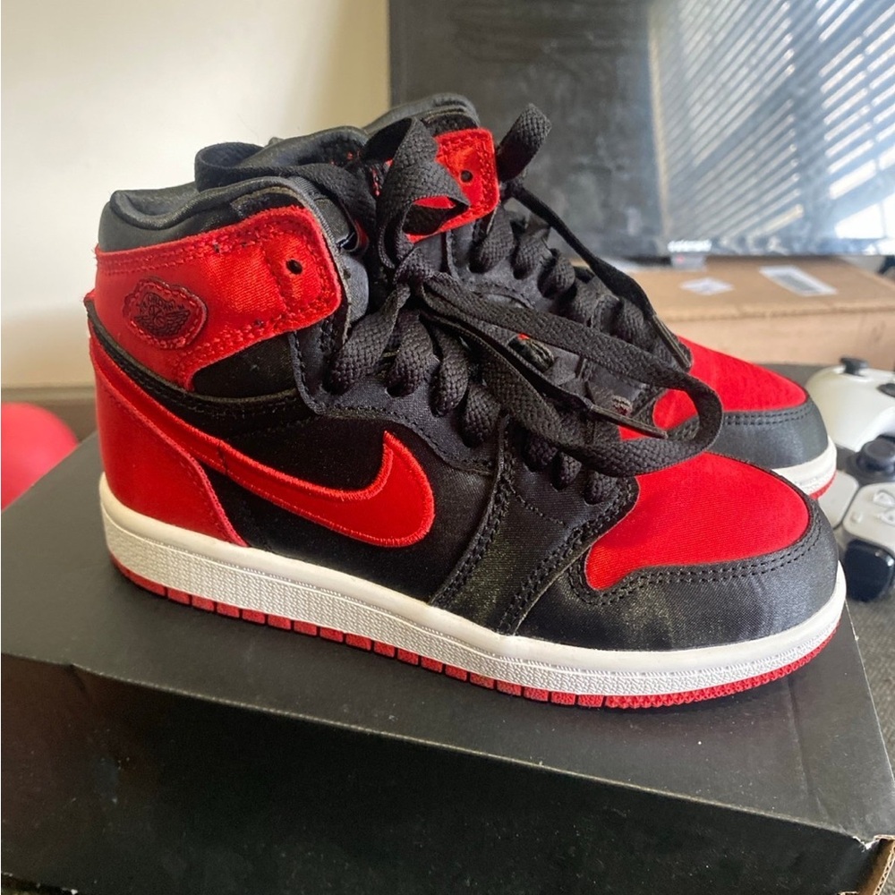 Jordan 1 satin bred (ps)